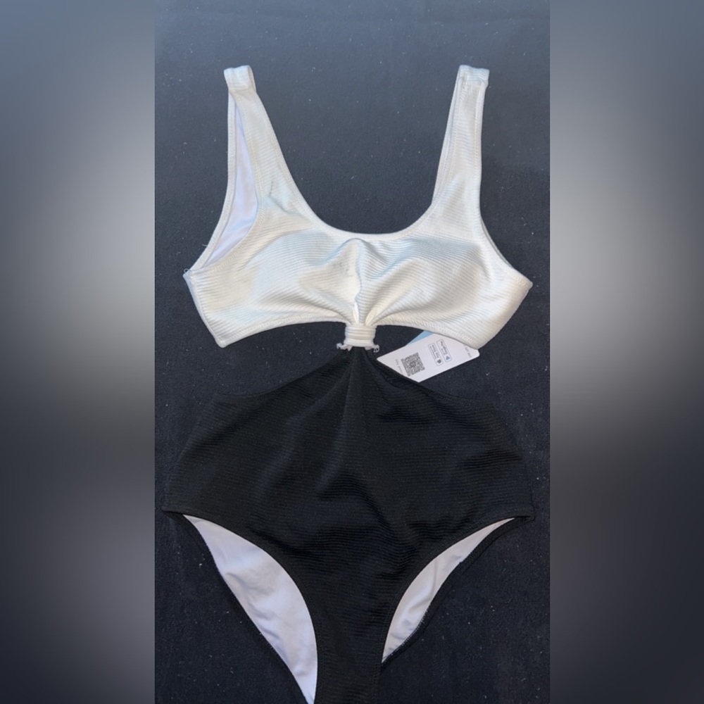 One piece swim suit